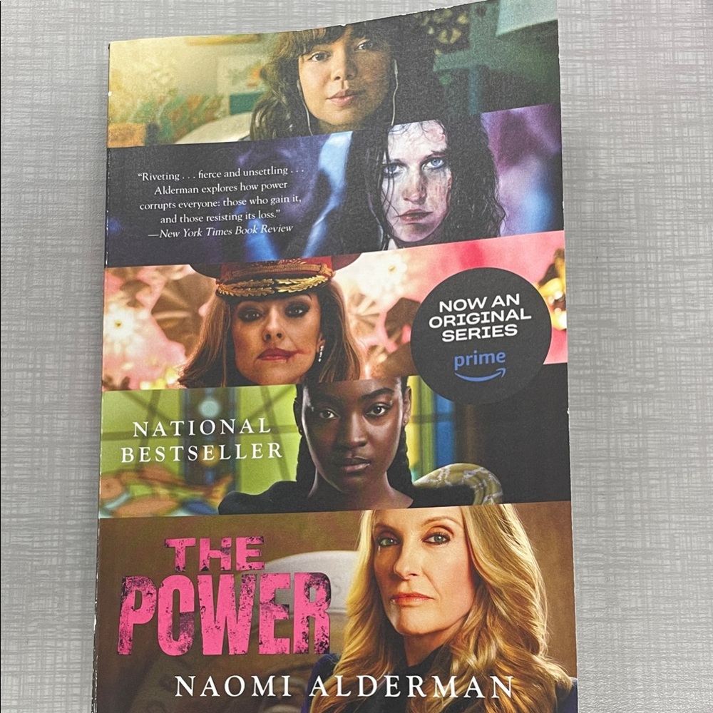 The Power by Naomi Alderman - Multicolor Paperback